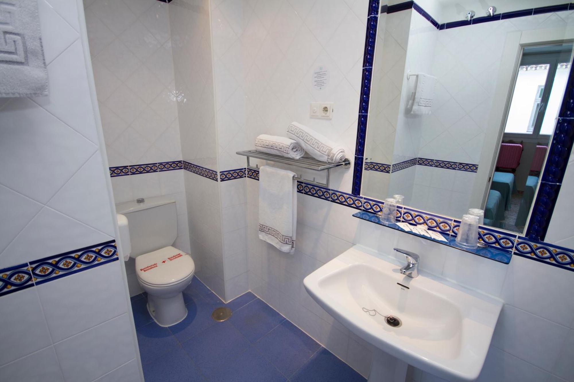 Hotel Mediterraneo Carihuela 3*
